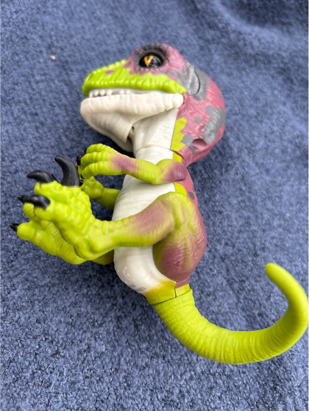 Untamed Fingerlings Rapter Stealth Green Dinosaur Vilociraptor Wow Wee Works